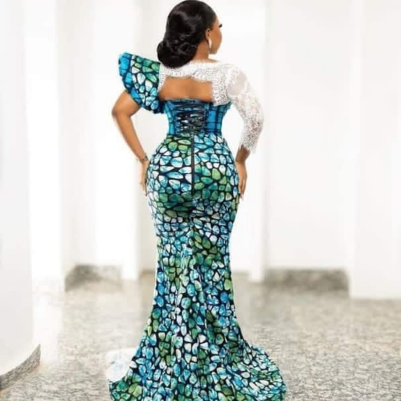 Dresses - Picture 11 of 16